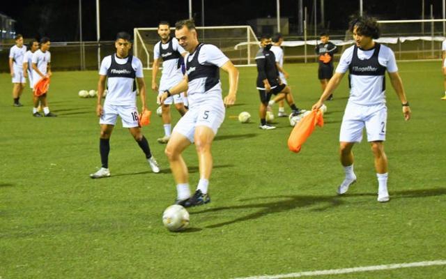 开云体育官网-关岛内部对抗主力8比4大胜 20日出发提前一周来华